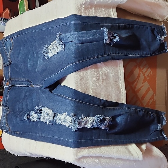 Fashion Nova Distressed Skinny Jeans Sz 1x. 38x27 - Picture 8 of 8